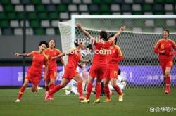 bsports体育-女足联赛季军产生，球员欢声笑语庆功