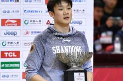 bsports体育-高中篮球明星获得签约大学，前途无限